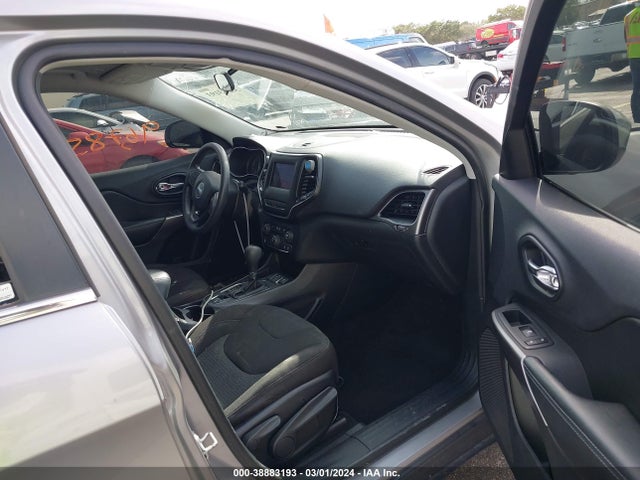 1C4PJLCB0KD134366 Jeep Cherokee Latitude Fwd