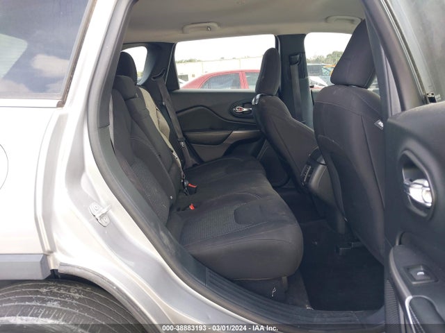 1C4PJLCB0KD134366 Jeep Cherokee Latitude Fwd