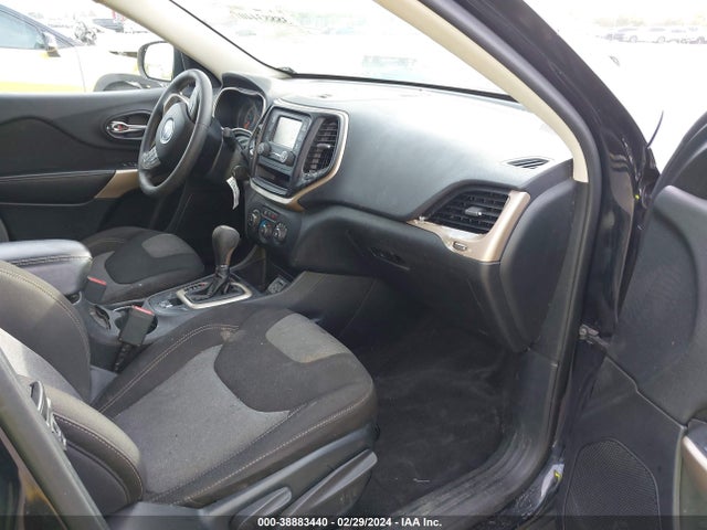 1C4PJLCB8JD518278 Jeep Cherokee Latitude Fwd