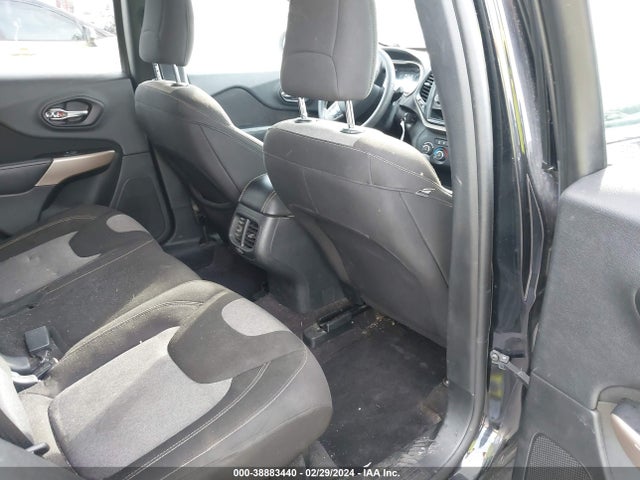 1C4PJLCB8JD518278 Jeep Cherokee Latitude Fwd