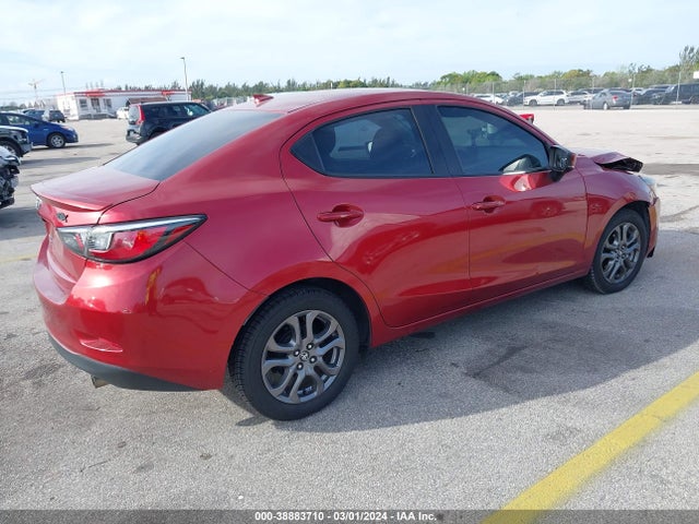 Toyota YARIS LE 2019 3MYDLBYVXKY509091 Image 4