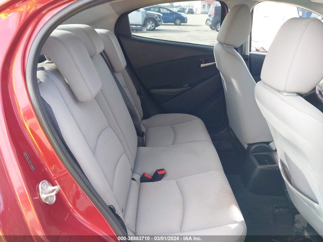 Toyota YARIS LE 2019 3MYDLBYVXKY509091 Image 8