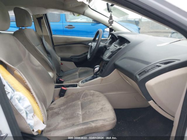 1FADP3K29GL237565 Ford FOCUS SE