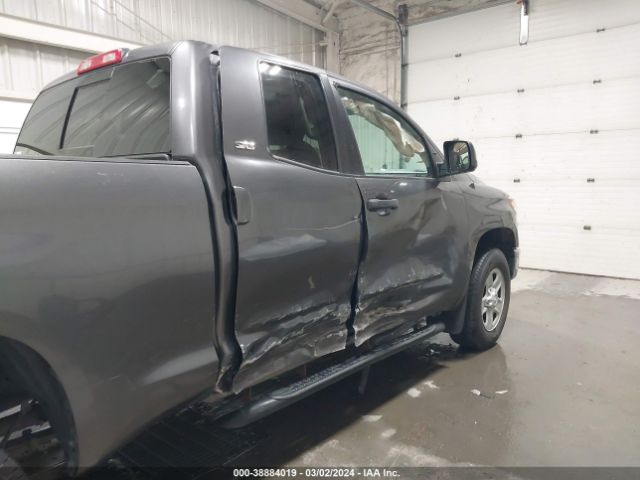 5TFUM5F11JX075771 Toyota Tundra Sr5 4.6l V8