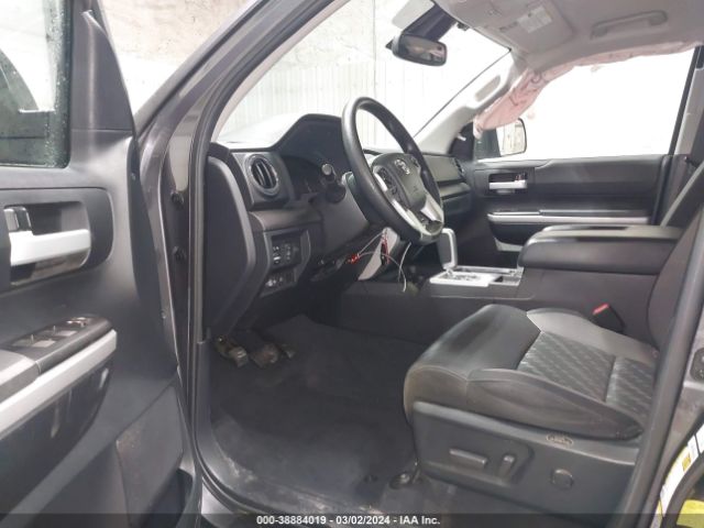 5TFUM5F11JX075771 Toyota Tundra Sr5 4.6l V8