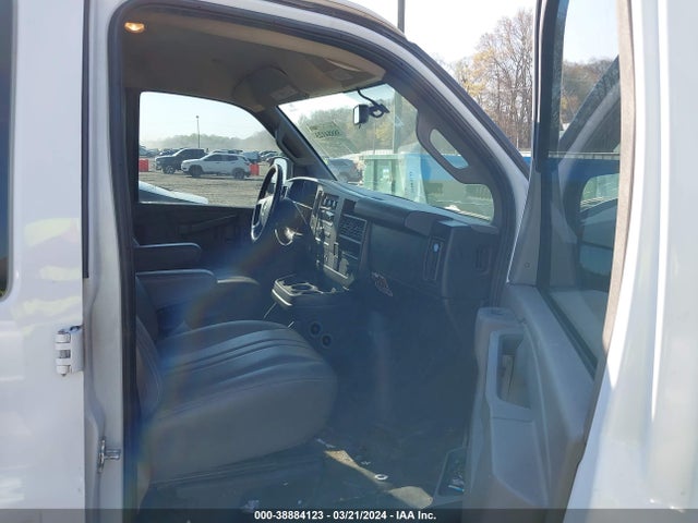 Chevrolet Express 2500 Work Van 2019 1GCWGAFP5K1236379 Image 5