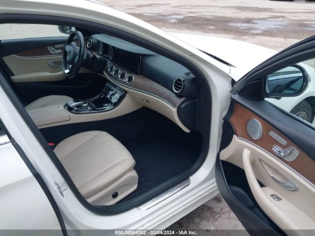 WDDZF4KBXHA008436 Mercedes-Benz E 300 4matic