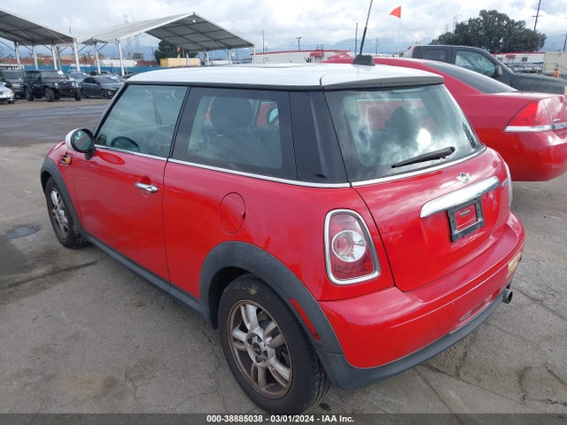 2012 MINI COOPER WMWSU3C58CT263486 Photo 2