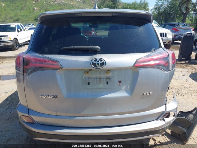 Toyota Rav4 Xle 2018 JTMWFREV0JJ178908 Image 16