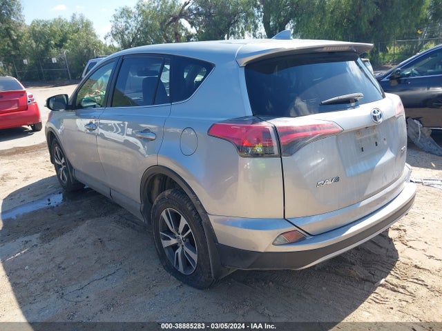 Toyota Rav4 Xle 2018 JTMWFREV0JJ178908 Image 3