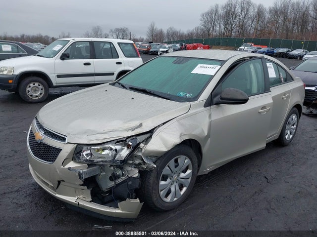 Chevrolet Cruze Ls Auto 2014 1G1PA5SG9E7215564 Image 2