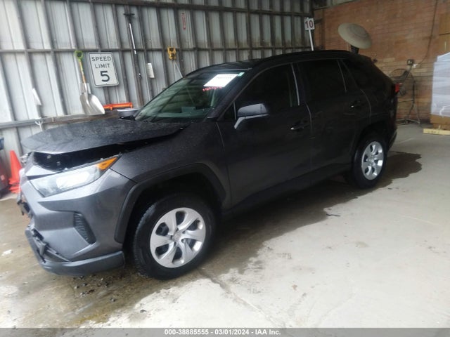 Toyota RAV4 LE 2019 JTMH1RFV5KJ007384 Image 2