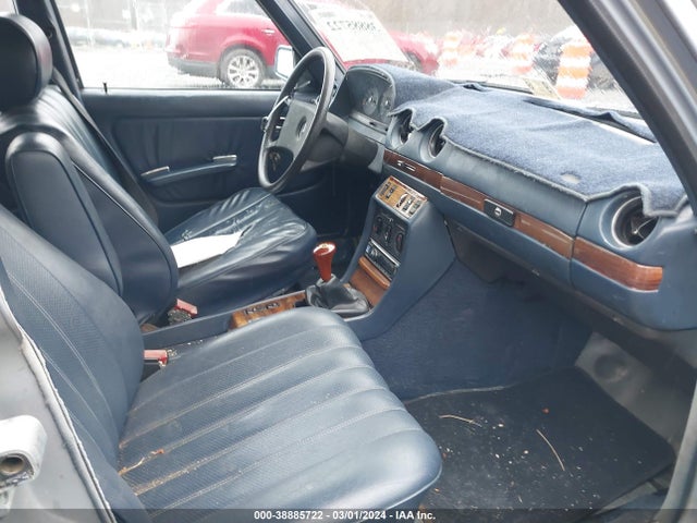 Aukcja sprzedaży 1982 Mercedes-benz 240 D, vin: WDBAB23A6CB350612, numer aukcji: 38885722