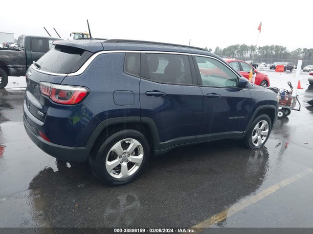 3C4NJDBB7JT479109 Jeep Compass Latitude 4x4