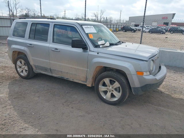 2014 1C4NJPFB7ED889853 main image