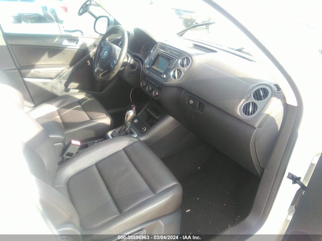 WVGAV7AX7GW599122 Volkswagen TIGUAN S