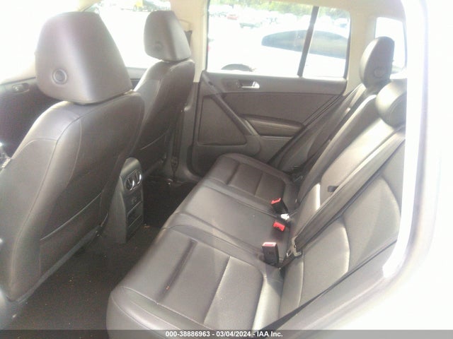 WVGAV7AX7GW599122 Volkswagen TIGUAN S