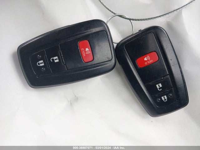 Toyota Prius Two 2016 JTDKBRFU0G3517180 Image 11