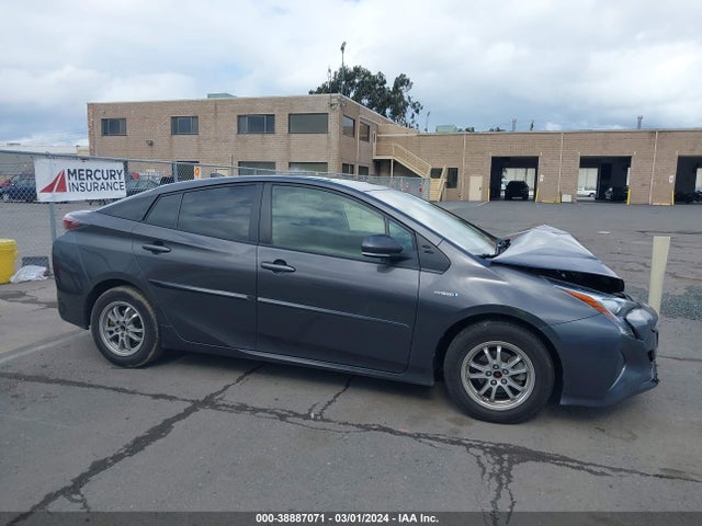 Toyota Prius Two 2016 JTDKBRFU0G3517180 Image 13