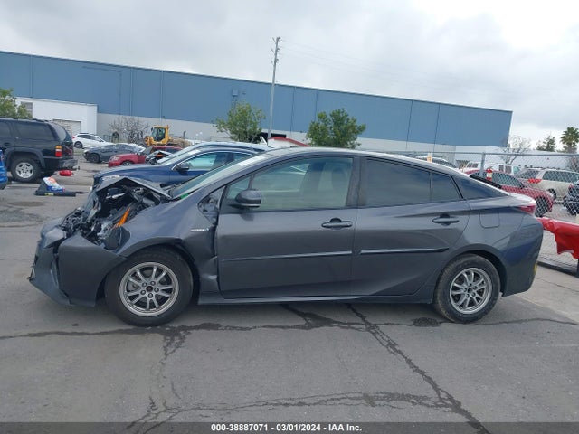 Toyota Prius Two 2016 JTDKBRFU0G3517180 Image 14