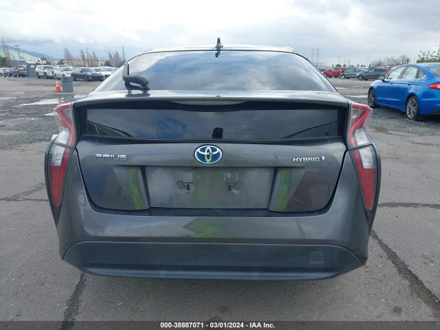 Toyota Prius Two 2016 JTDKBRFU0G3517180 Image 16