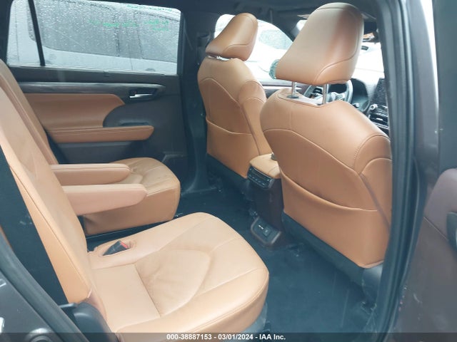 Toyota Highlander Platinum 2021 5TDFZRBH2MS090097 Image 8