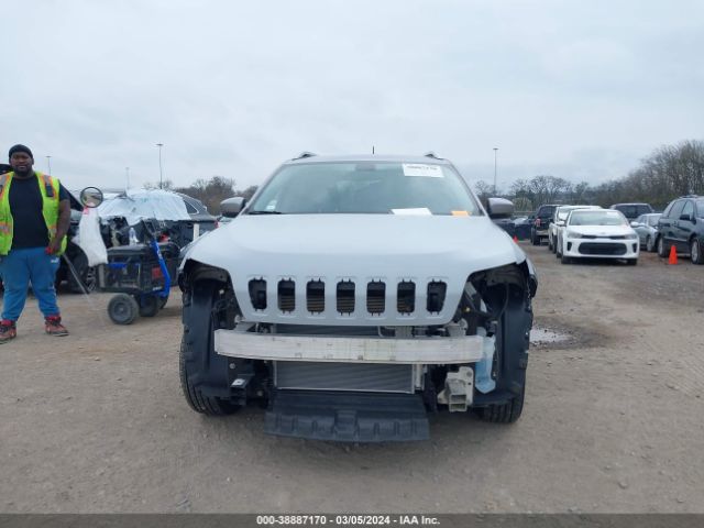 1C4PJMLBXKD319689 Jeep Cherokee Latitude Plus 4x4