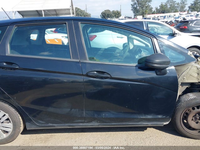 Honda FIT LX 2016 3HGGK5H54GM701039 Image 14