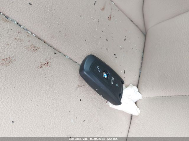 WBA8E1G53HNU13196 BMW 320i