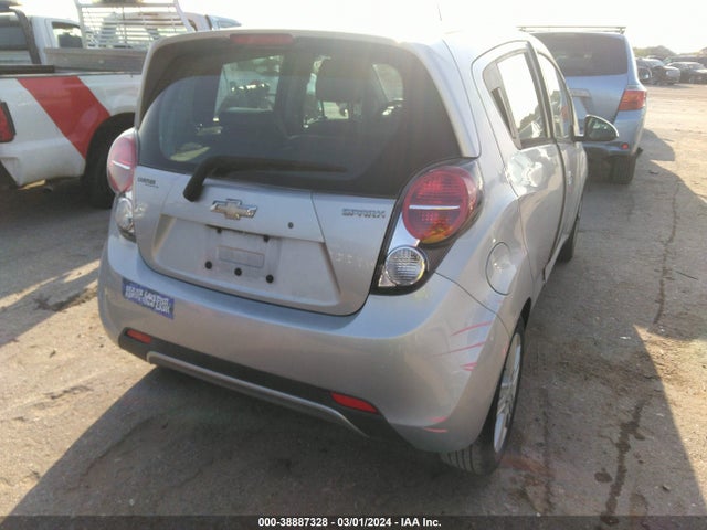 Chevrolet Spark 1lt Cvt 2015 KL8CD6S91FC731536 Image 4