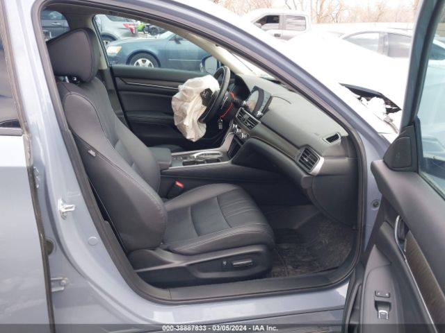 1HGCV3F92NA005709 Honda Accord Hybrid Touring