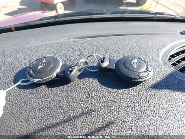 2010 MINI COOPER WMWMR3C57ATZ19748 Photo 10