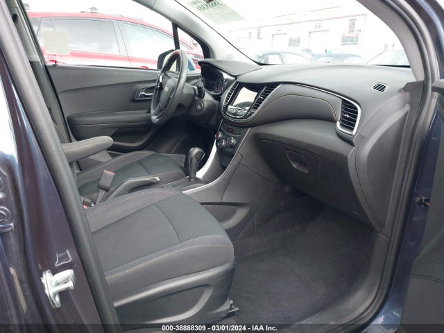 Chevrolet TRAX LS 2019 3GNCJKSB1KL236240 Image 5