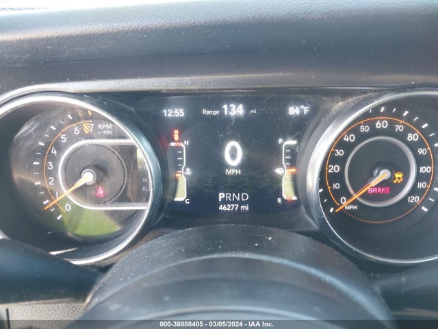 1C4HJXDG2KW635835 Jeep Wrangler Unlimited Sport Altitude 4x4