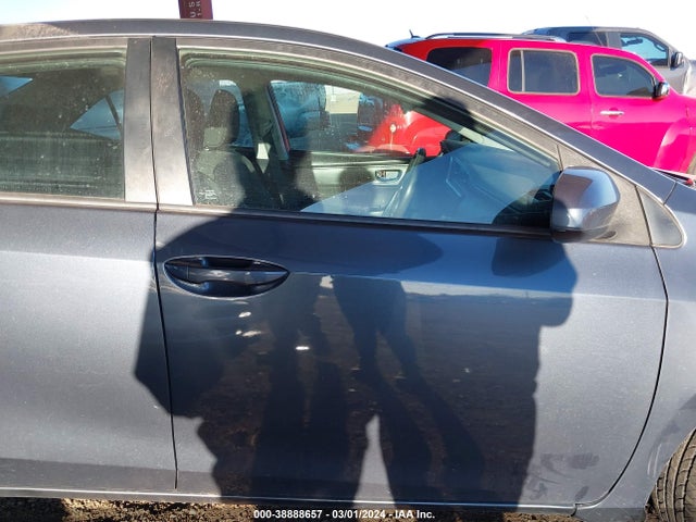 Toyota COROLLA LE 2017 5YFBURHE1HP664830 Image 12