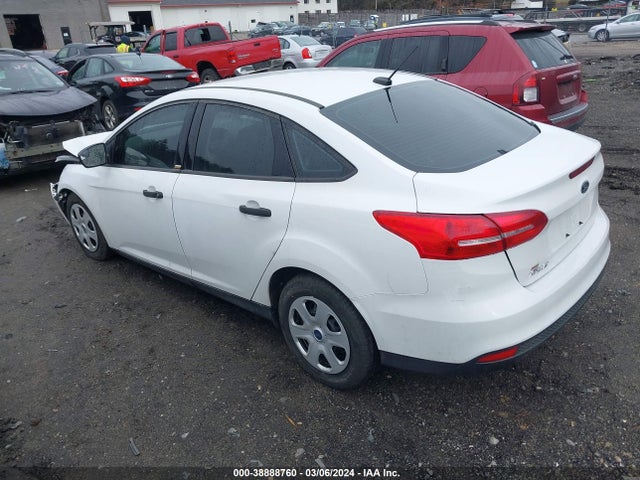 Ford FOCUS S 2018 1FADP3E23JL270774 Image 3