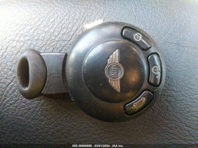 2010 MINI COOPER WMWMF3C50ATZ23536 Photo 10
