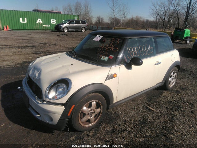 2010 MINI COOPER WMWMF3C50ATZ23536 Photo 1