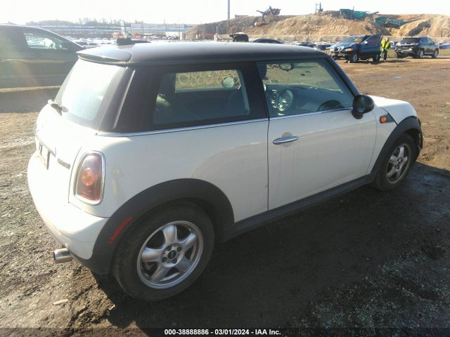 2010 MINI COOPER WMWMF3C50ATZ23536 Photo 3
