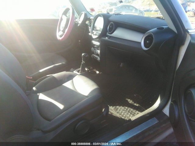 2010 MINI COOPER WMWMF3C50ATZ23536 Photo 4