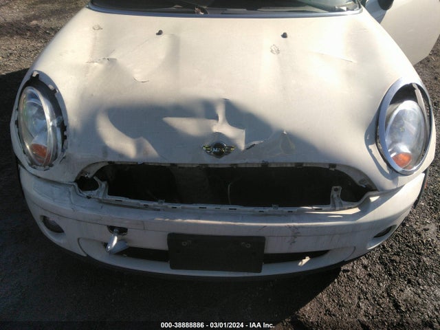 2010 MINI COOPER WMWMF3C50ATZ23536 Photo 5