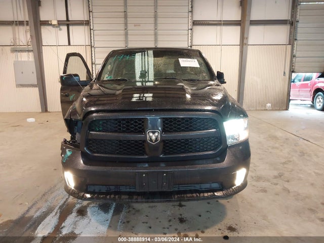 RAM 1500 Express Quad Cab 4x4 6'4 Box 2018 1C6RR7FG1JS220786 Image 12