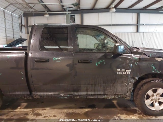RAM 1500 Express Quad Cab 4x4 6'4 Box 2018 1C6RR7FG1JS220786 Image 13