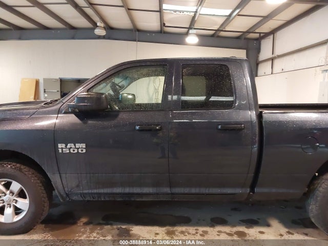 RAM 1500 Express Quad Cab 4x4 6'4 Box 2018 1C6RR7FG1JS220786 Image 14