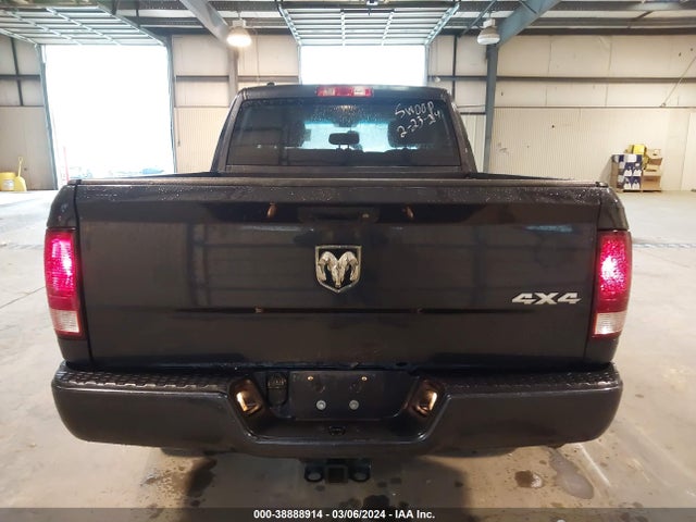 RAM 1500 Express Quad Cab 4x4 6'4 Box 2018 1C6RR7FG1JS220786 Image 16