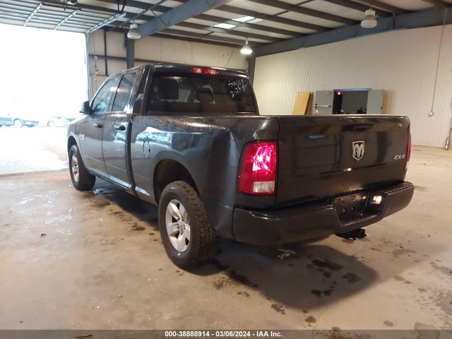 RAM 1500 Express Quad Cab 4x4 6'4 Box 2018 1C6RR7FG1JS220786 Image 3