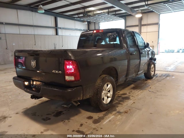 RAM 1500 Express Quad Cab 4x4 6'4 Box 2018 1C6RR7FG1JS220786 Image 4