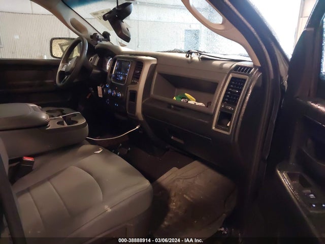 RAM 1500 Express Quad Cab 4x4 6'4 Box 2018 1C6RR7FG1JS220786 Image 5