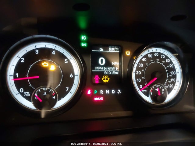 RAM 1500 Express Quad Cab 4x4 6'4 Box 2018 1C6RR7FG1JS220786 Image 7