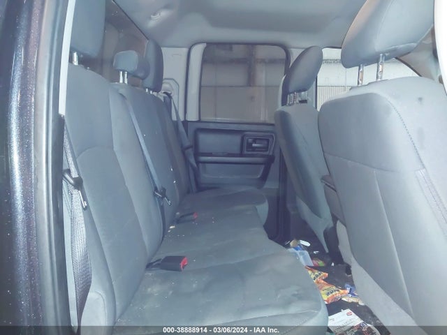 RAM 1500 Express Quad Cab 4x4 6'4 Box 2018 1C6RR7FG1JS220786 Image 8
